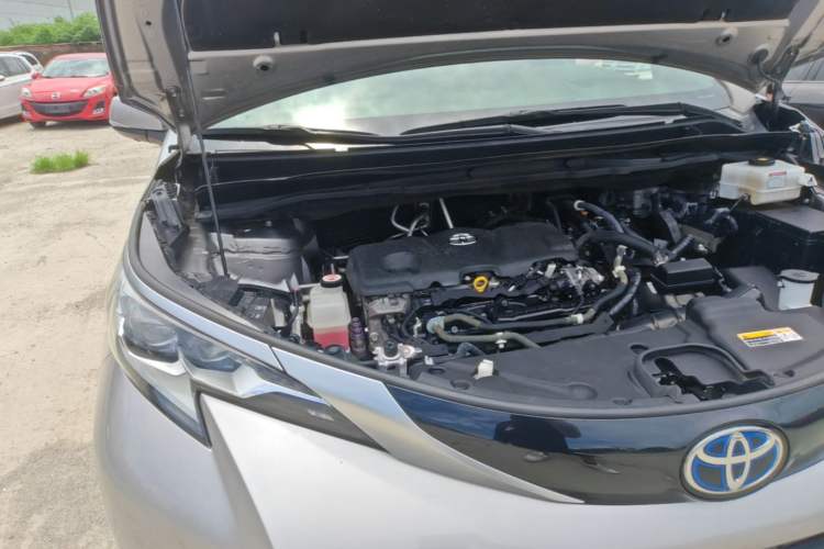 Used Toyota SIENNA 2021 2.5L Hybrid Platinum Edition Engine Bay Right