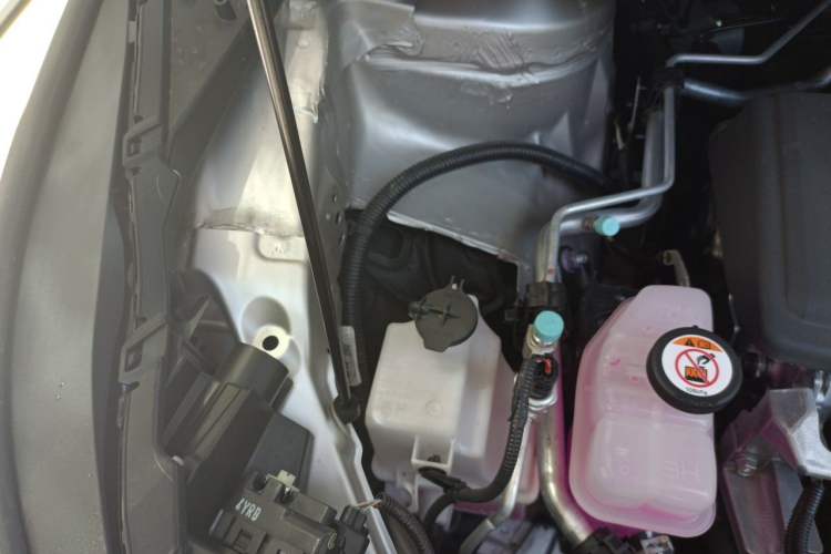 Used Toyota SIENNA 2021 2.5L Hybrid Ultimate Edition Engine Bay Right