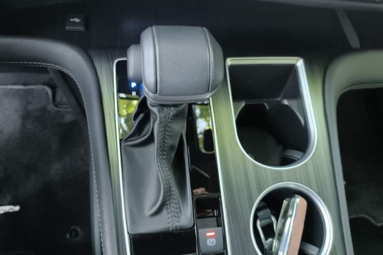 Used Toyota SIENNA 2021 2.5L Hybrid Premium Edition Gear Lever