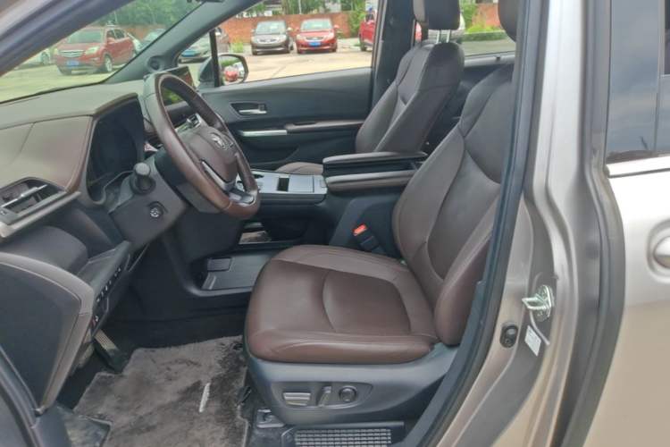 Used Toyota SIENNA 2021 2.5L Hybrid Platinum Edition Left Front Seat