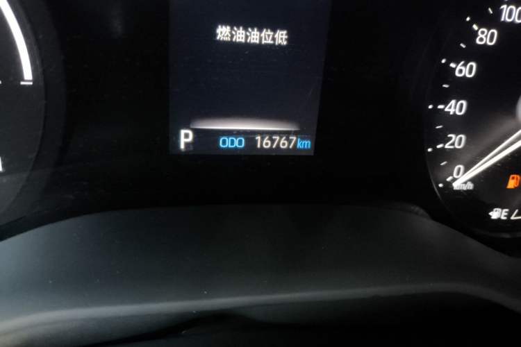 Used Toyota SIENNA 2021 2.5L Hybrid Premium Edition Odometer Close Up