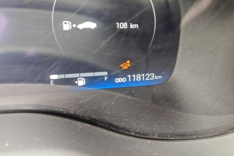 Used Toyota SIENNA 2021 2.5L Hybrid Platinum Edition Odometer Close Up
