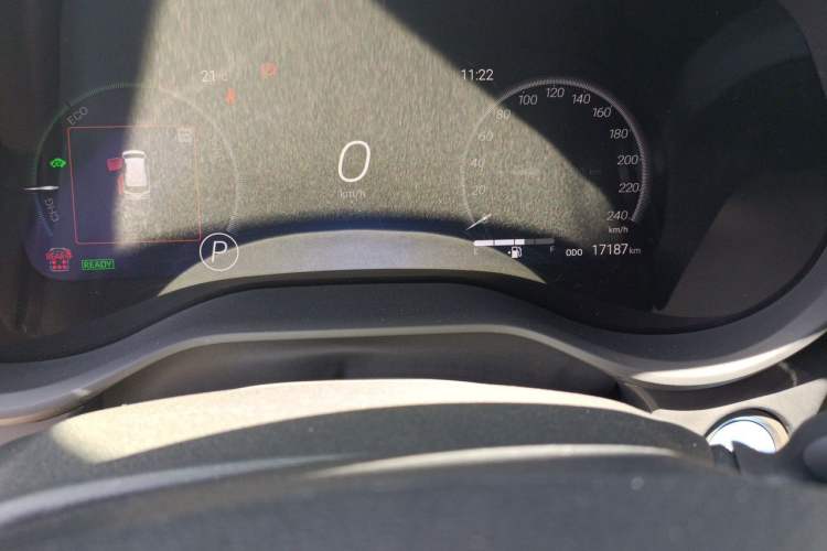 Used Toyota SIENNA 2021 2.5L Hybrid Ultimate Edition Odometer Close Up