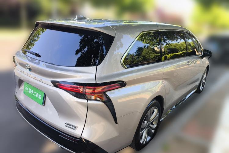 Used Toyota SIENNA 2021 2.5L Hybrid Premium Edition Rear Right 45 Deg