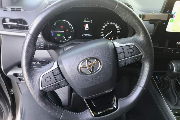 Used Toyota SIENNA 2021 2.5L Hybrid Premium Edition Steering Wheel
