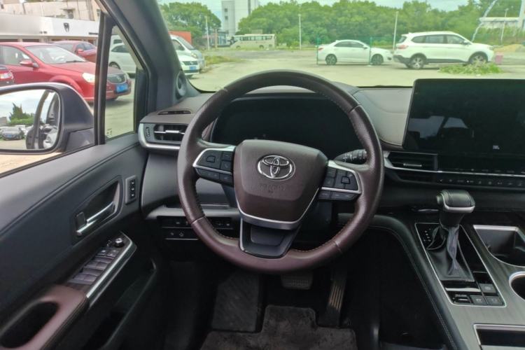 Used Toyota SIENNA 2021 2.5L Hybrid Platinum Edition Steering Wheel