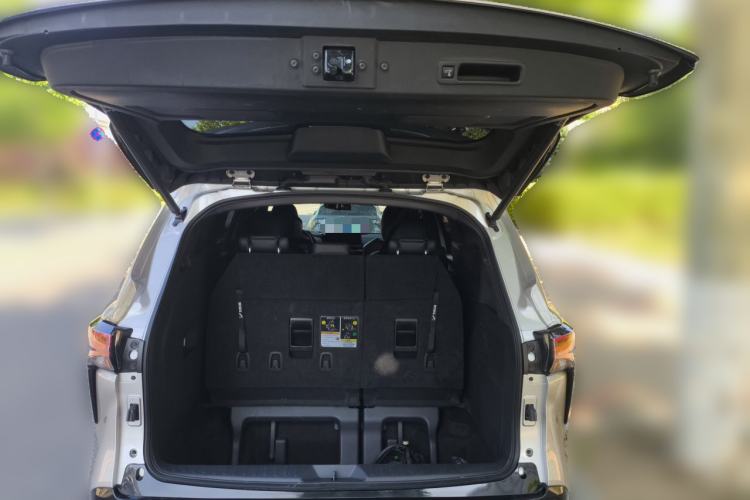 Used Toyota SIENNA 2021 2.5L Hybrid Premium Edition Trunk