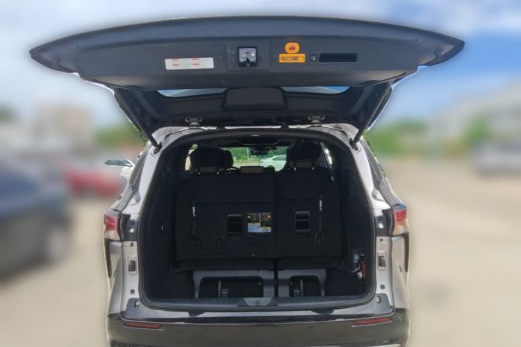 Used Toyota SIENNA 2021 2.5L Hybrid Platinum Edition Trunk