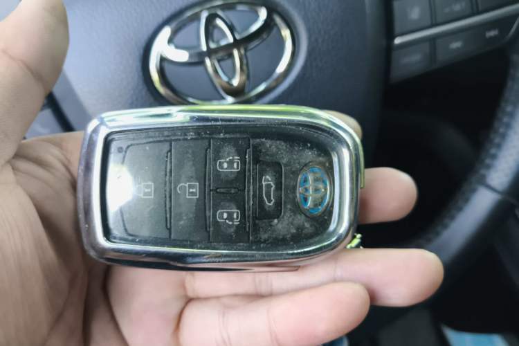 Used Toyota SIENNA 2021 2.5L Hybrid Premium Edition Vehicle Key