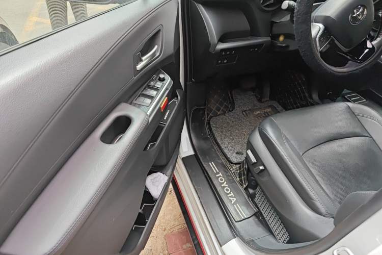 Used Toyota SIENNA 2021 2.5L Hybrid Premium Edition Driver Seat