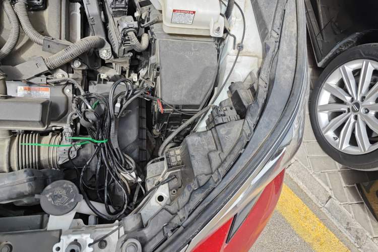 Used Toyota SIENNA 2021 2.5L Hybrid Premium Edition Engine Bay Left