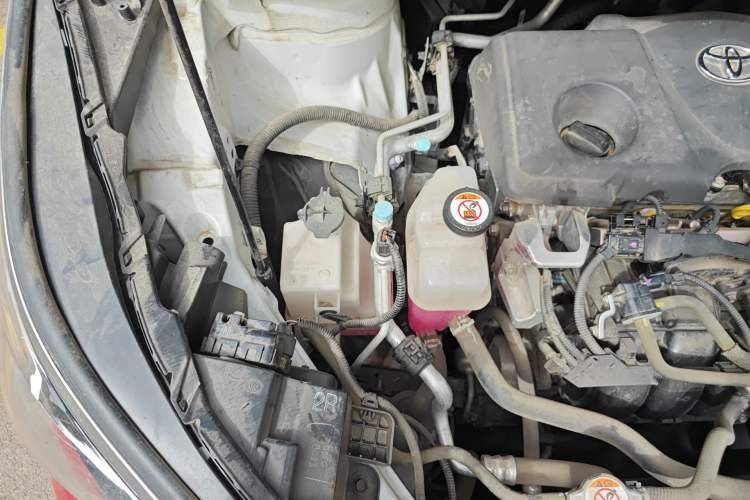 Used Toyota SIENNA 2021 2.5L Hybrid Premium Edition Engine Bay Right