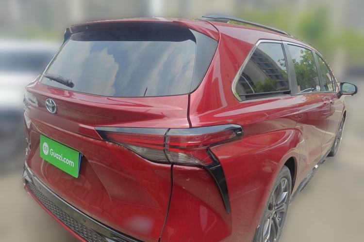 Used Toyota SIENNA  Rear Right 45 Deg