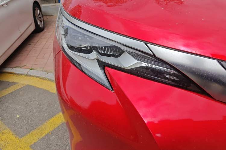Used Toyota SIENNA 2021 2.5L Hybrid Premium Edition Right Front Headlight