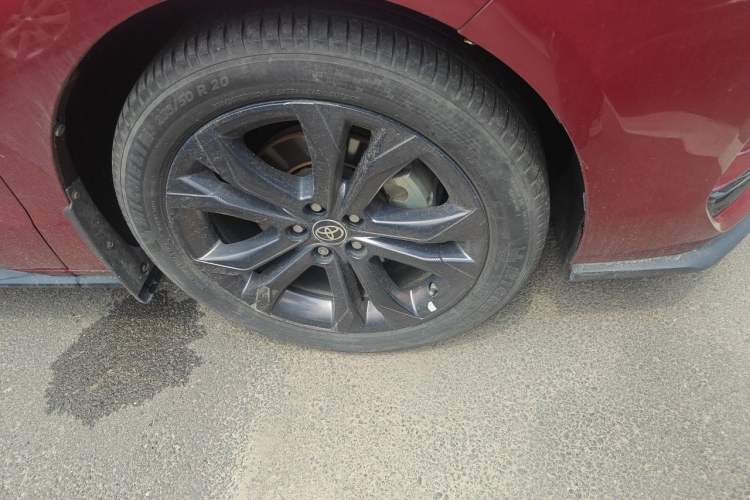 Used Toyota SIENNA  Right Front Wheel Hub