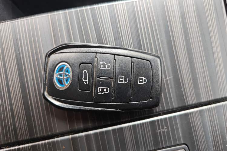 Used Toyota SIENNA 2021 2.5L Hybrid Premium Edition Vehicle Key