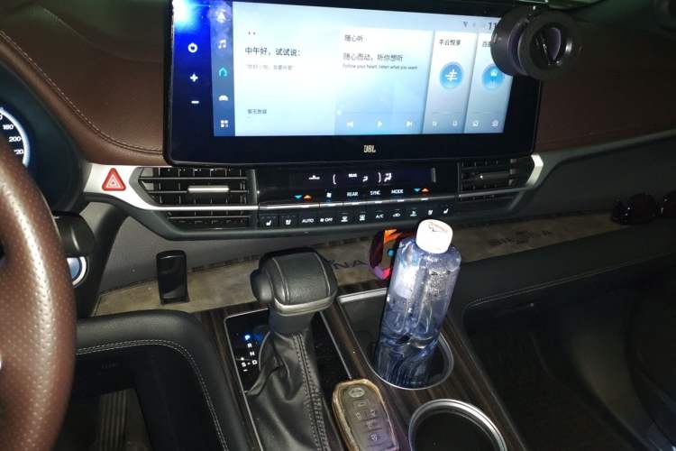 Used Toyota SIENNA 2021 2.5L Hybrid Platinum Edition Audio And AC Panel