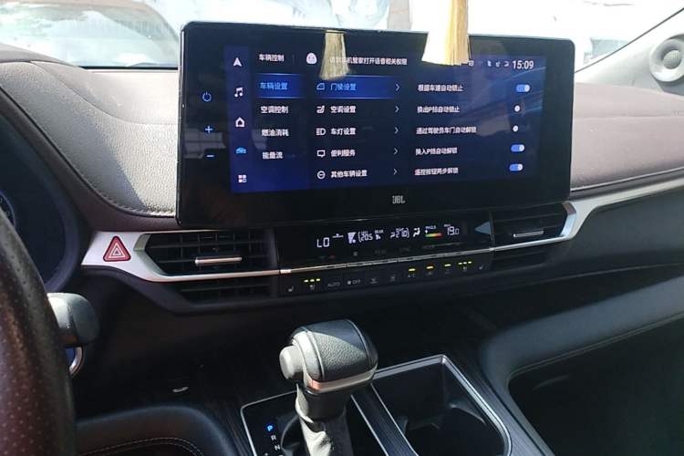 Used Toyota SIENNA 2021 2.5L Hybrid Platinum Edition Audio And AC Panel