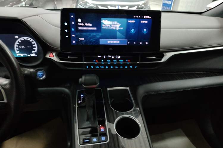 Used Toyota SIENNA 2021 2.5L Hybrid Platinum Edition Audio And AC Panel