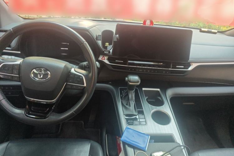 Used Toyota SIENNA 2021 2.5L Hybrid Premium Edition Center Console