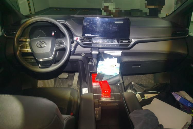 Used Toyota SIENNA 2021 2.5L Hybrid Premium Edition Center Console