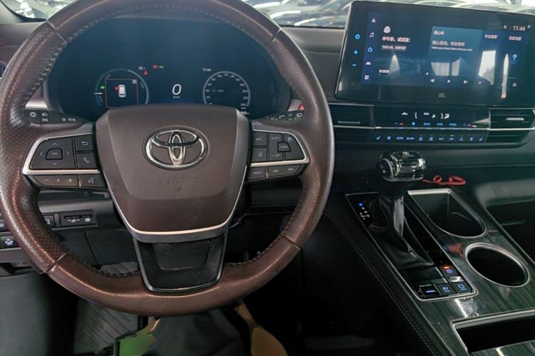 Used Toyota SIENNA 2021 2.5L Hybrid Platinum Edition Center Console