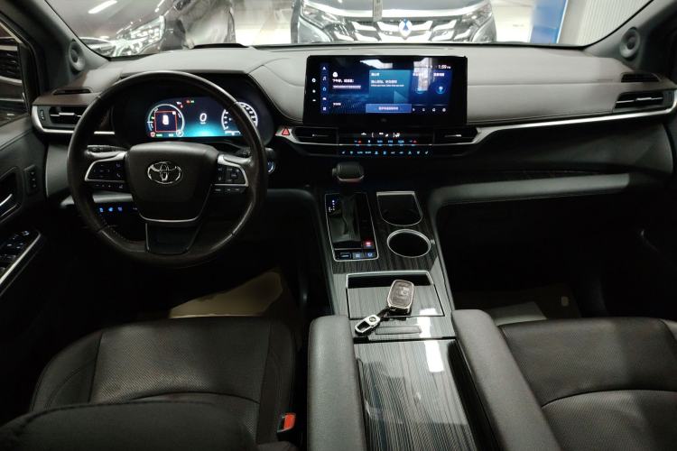 Used Toyota SIENNA 2021 2.5L Hybrid Platinum Edition Center Console