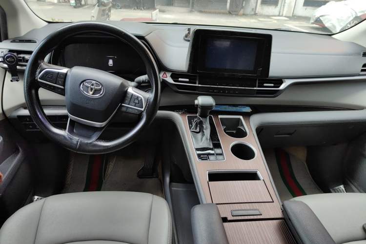 Used Toyota SIENNA 2021 2.5L Hybrid Comfort Edition Center Console