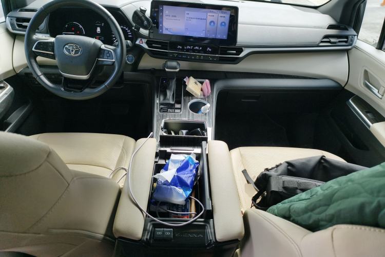 Used Toyota SIENNA 2021 2.5L Hybrid Premium Edition Center Console