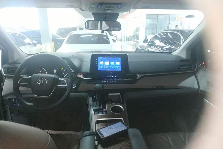 Used Toyota SIENNA 2021 2.5L Hybrid Comfort Edition Center Console