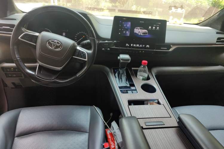 Used Toyota SIENNA 2021 2.5L Hybrid Luxury Edition Center Console