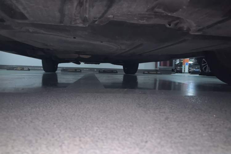 Used Toyota SIENNA 2021 2.5L Hybrid Luxury Edition Chassis Front