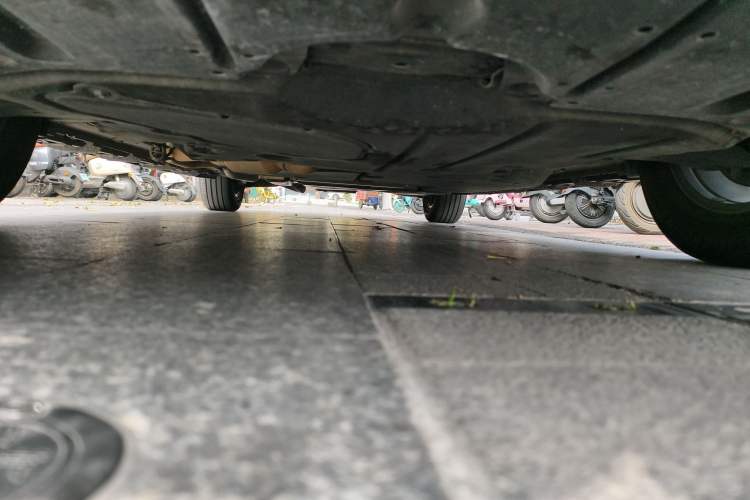 Used Toyota SIENNA 2021 2.5L Hybrid Premium Edition Chassis Front
