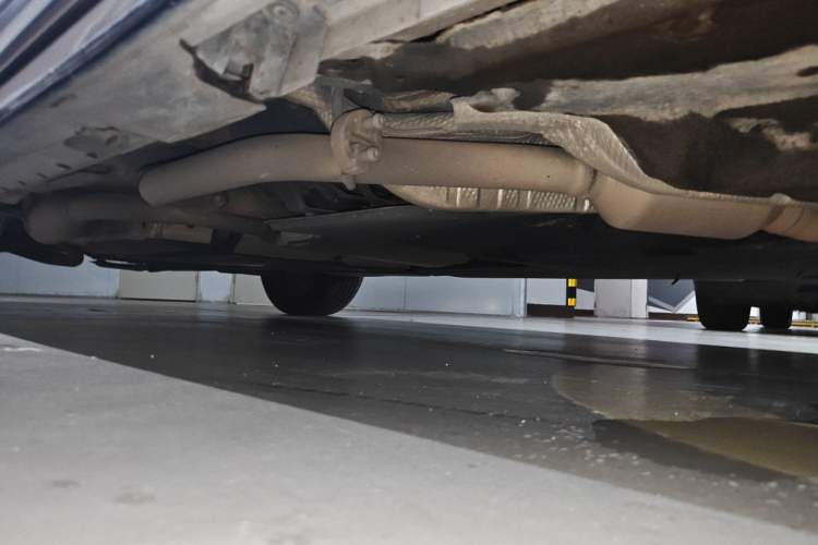 Used Toyota SIENNA 2021 2.5L Hybrid Platinum Edition Chassis Front Right