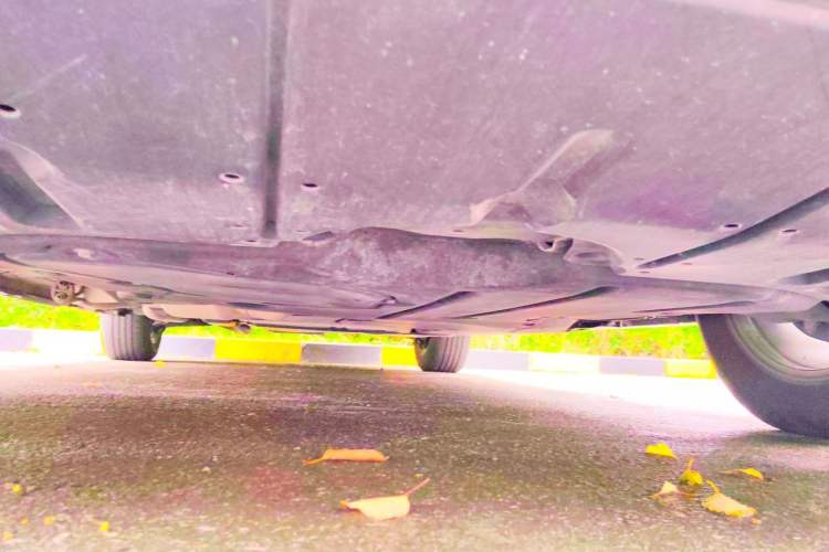 Used Toyota SIENNA 2021 2.5L Hybrid Platinum Edition Chassis Front