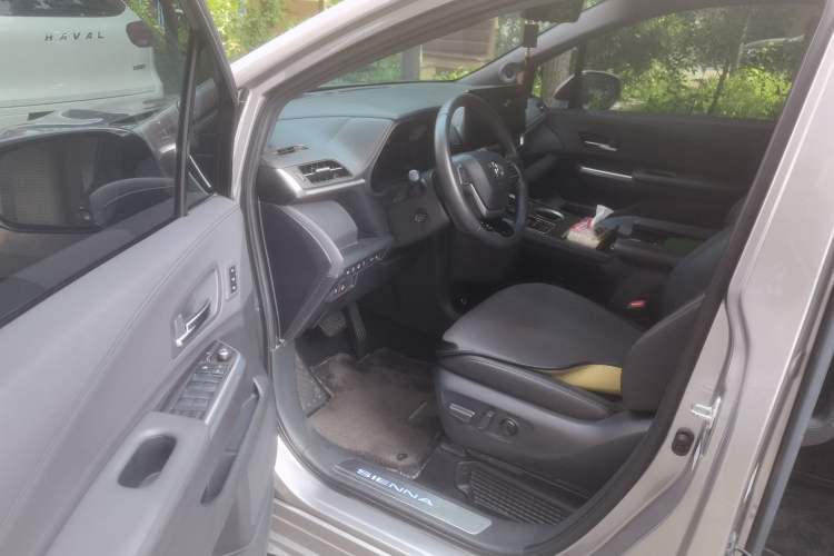 Used Toyota SIENNA 2021 2.5L Hybrid Platinum Edition Driver Seat