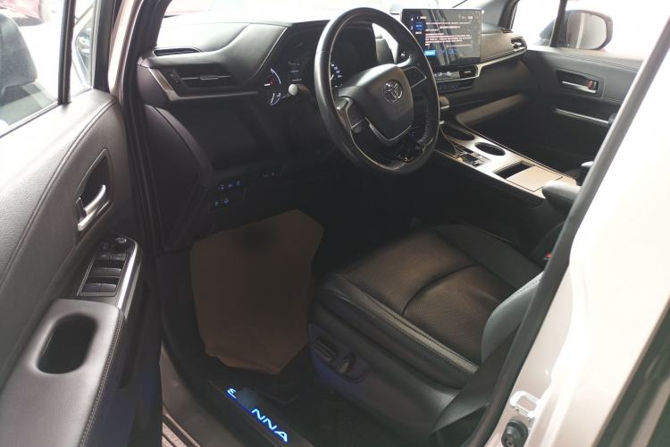 Used Toyota SIENNA 2021 2.5L Hybrid Premium Edition Driver Seat