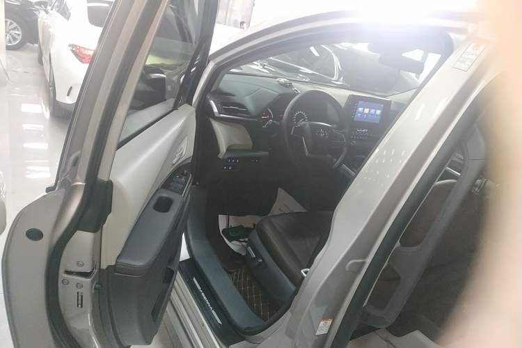 Used Toyota SIENNA 2021 2.5L Hybrid Comfort Edition Driver Seat