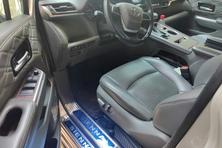 Used Toyota SIENNA 2021 2.5L Hybrid Luxury Edition Driver Seat