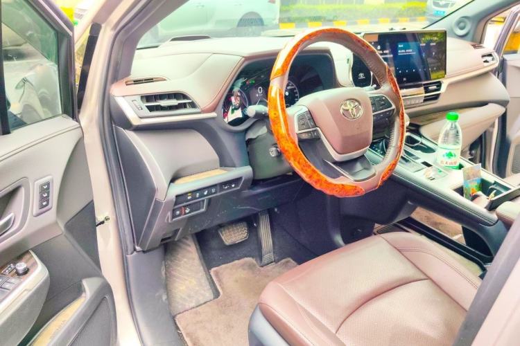 Used Toyota SIENNA 2021 2.5L Hybrid Platinum Edition Driver Seat