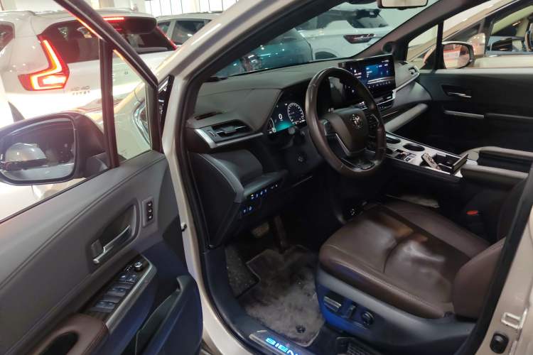 Used Toyota SIENNA 2021 2.5L Hybrid Platinum Edition Driver Seat