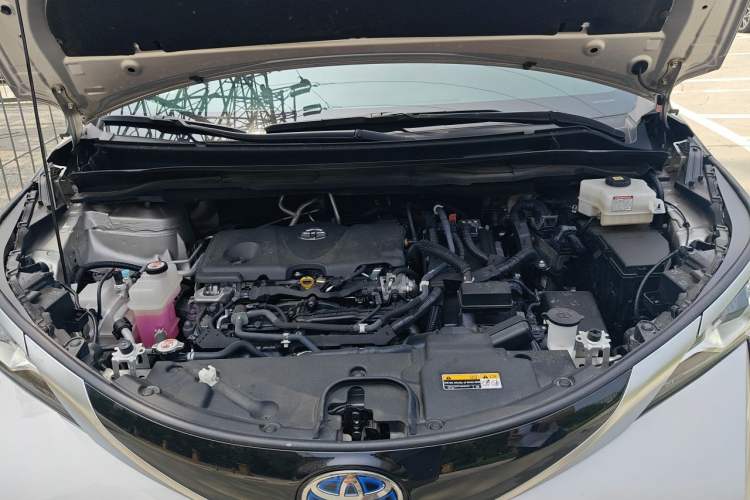 Used Toyota SIENNA 2021 2.5L Hybrid Ultimate Edition Engine Bay