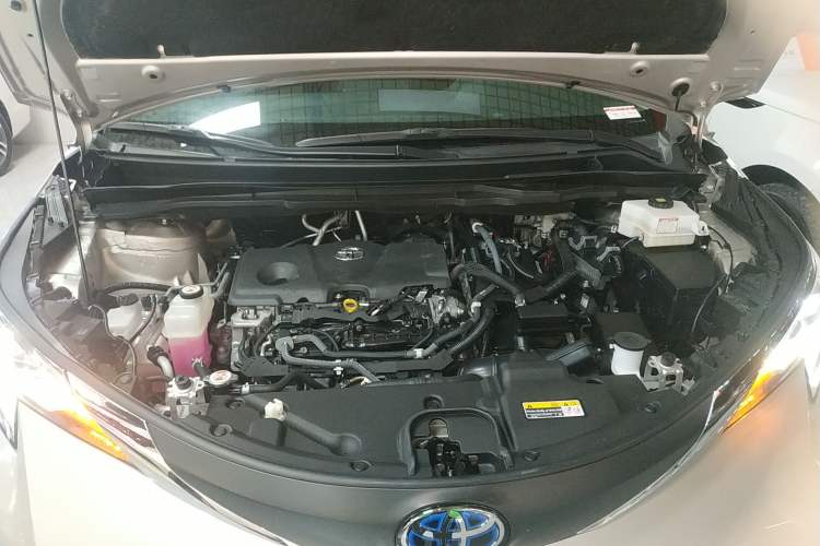 Used Toyota SIENNA 2021 2.5L Hybrid Comfort Edition Engine Bay