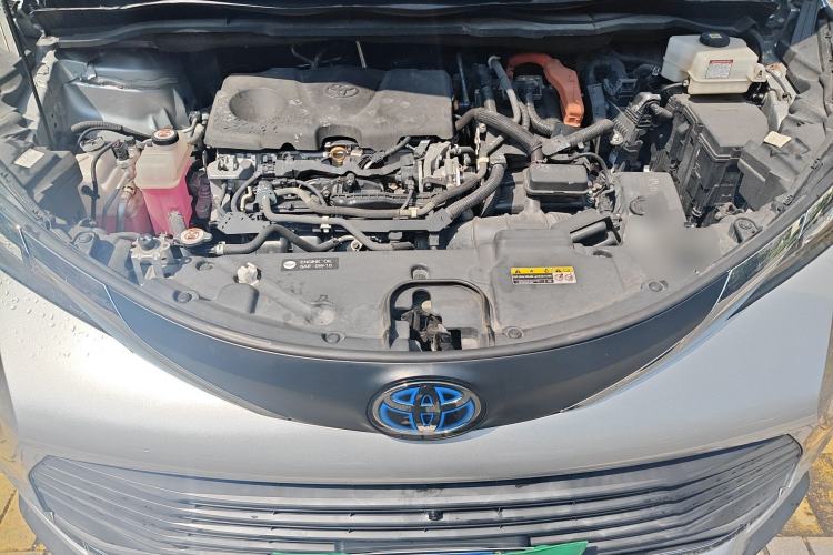 Used Toyota SIENNA 2021 2.5L Four-Wheel Drive XLE 7-Seater Canadian Version Engine Bay