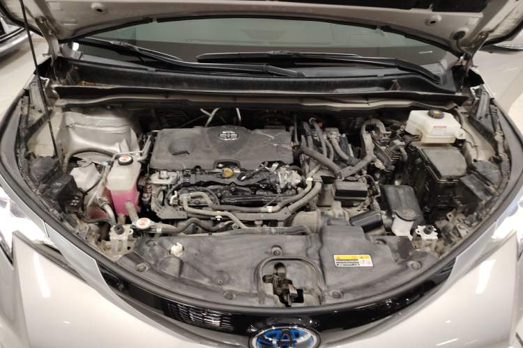 Used Toyota SIENNA 2021 2.5L Hybrid Platinum Edition Engine Bay