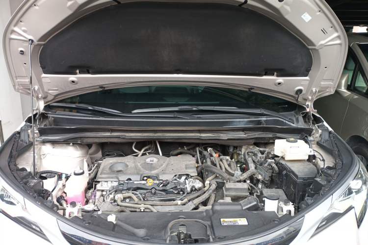 Used Toyota SIENNA 2021 2.5L Hybrid Premium Edition Engine Bay