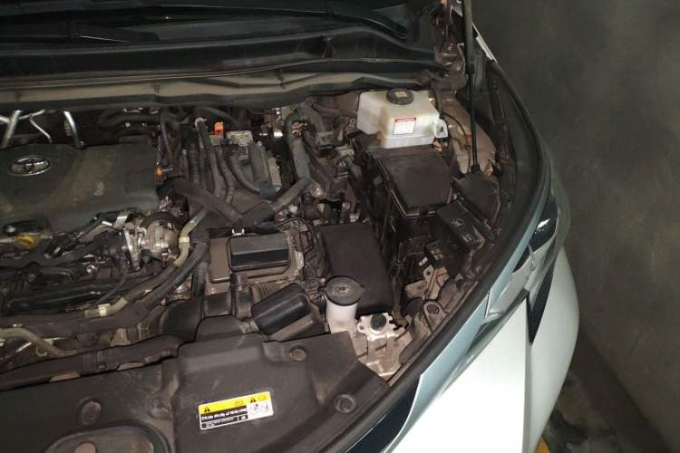 Used Toyota SIENNA 2021 2.5L Hybrid Platinum Edition Engine Bay Left