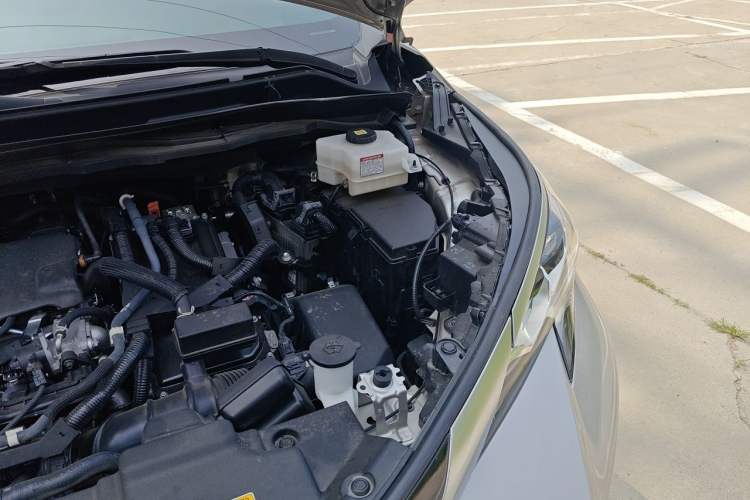 Used Toyota SIENNA 2021 2.5L Hybrid Ultimate Edition Engine Bay Left