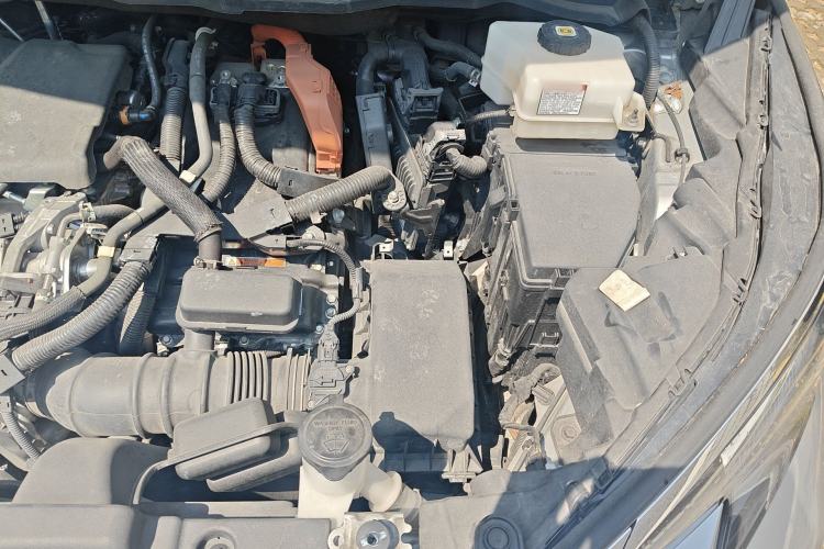 Used Toyota SIENNA 2021 2.5L Four-Wheel Drive XLE 7-Seater Canadian Version Engine Bay Left