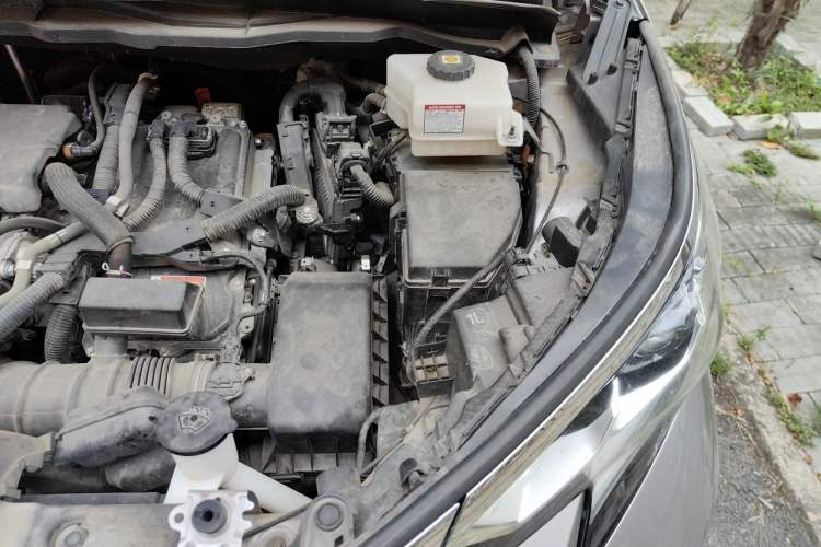 Used Toyota SIENNA 2021 2.5L Hybrid Comfort Edition Engine Bay Left